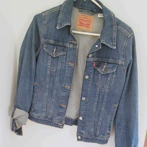 New Ladies Small Levi Strauss Jean jacket worn 3 times